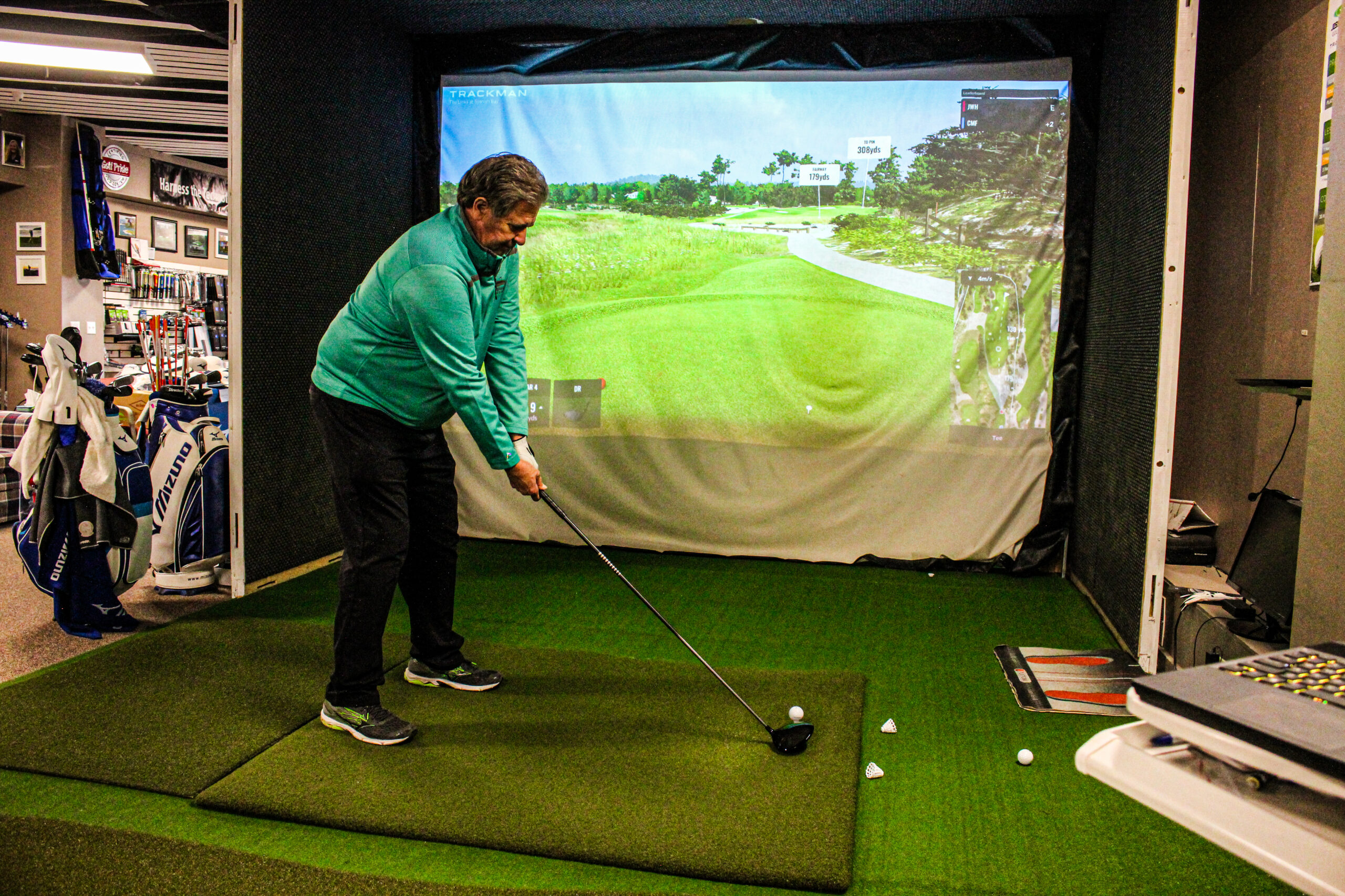 Private golf lessons with indoor simulator feedback